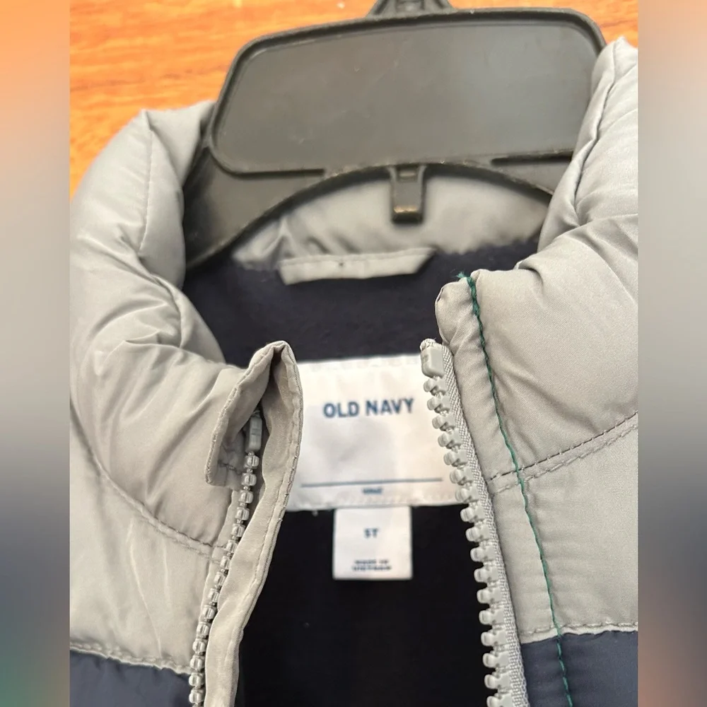 OLD NAVY Kids Fleece Lined Winter Puffy Vest Unisex Size 5T